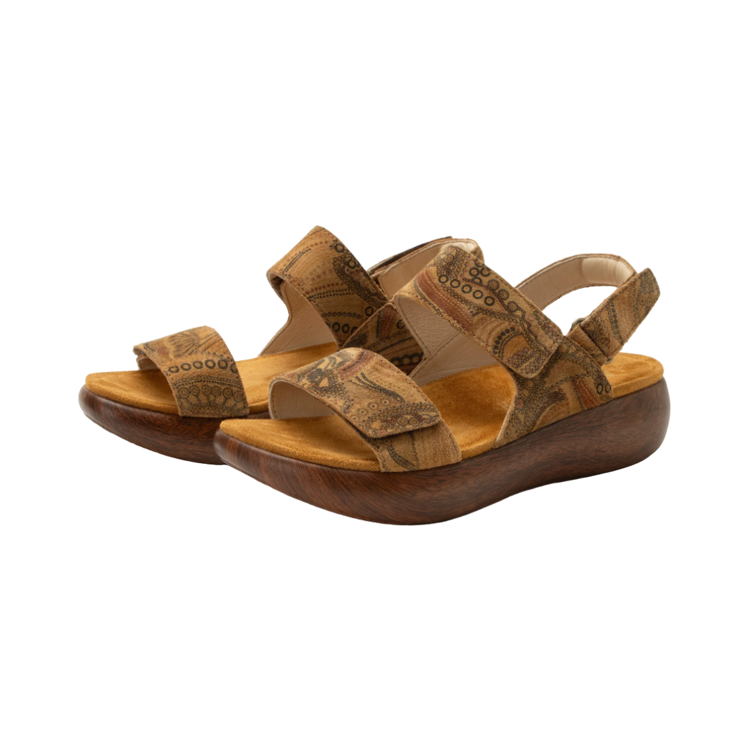 Side View of Women’s Alegria Bailee sandal in folkie brown – featuring a cushioned cork footbed, adjustable hook-and-loop straps, and slip-resistant outsole for lasting comfort.