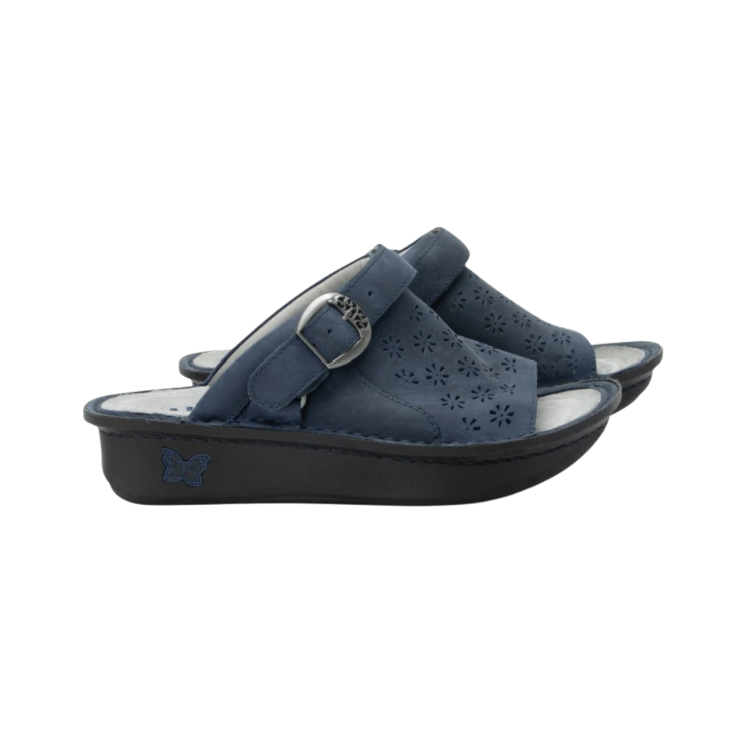 Side View of Women’s Alegria Klover clog in Oiled Navy – featuring a rocker outsole that encourages proper posture and reduces pressure on joints, premium oiled leather that molds to your foot over time, and a sleek, structured silhouette for versatile styling.
