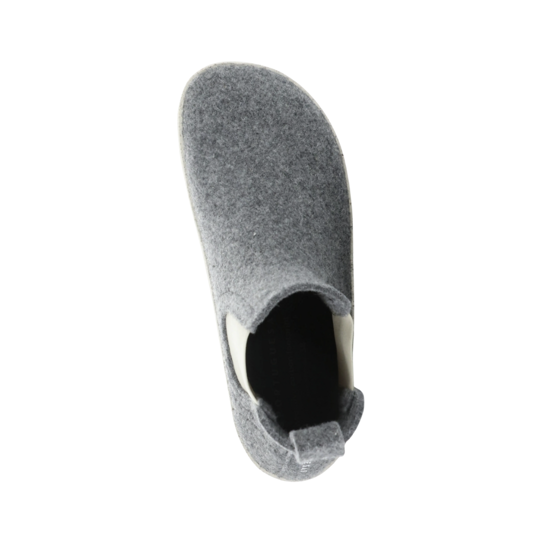 Top view of Women’s Asportuguesas Caia in Concrete – featuring a smooth felt texture, dual stretch panels at the sides, wide slip-on opening, and molded foot shape for a secure and relaxed fit.