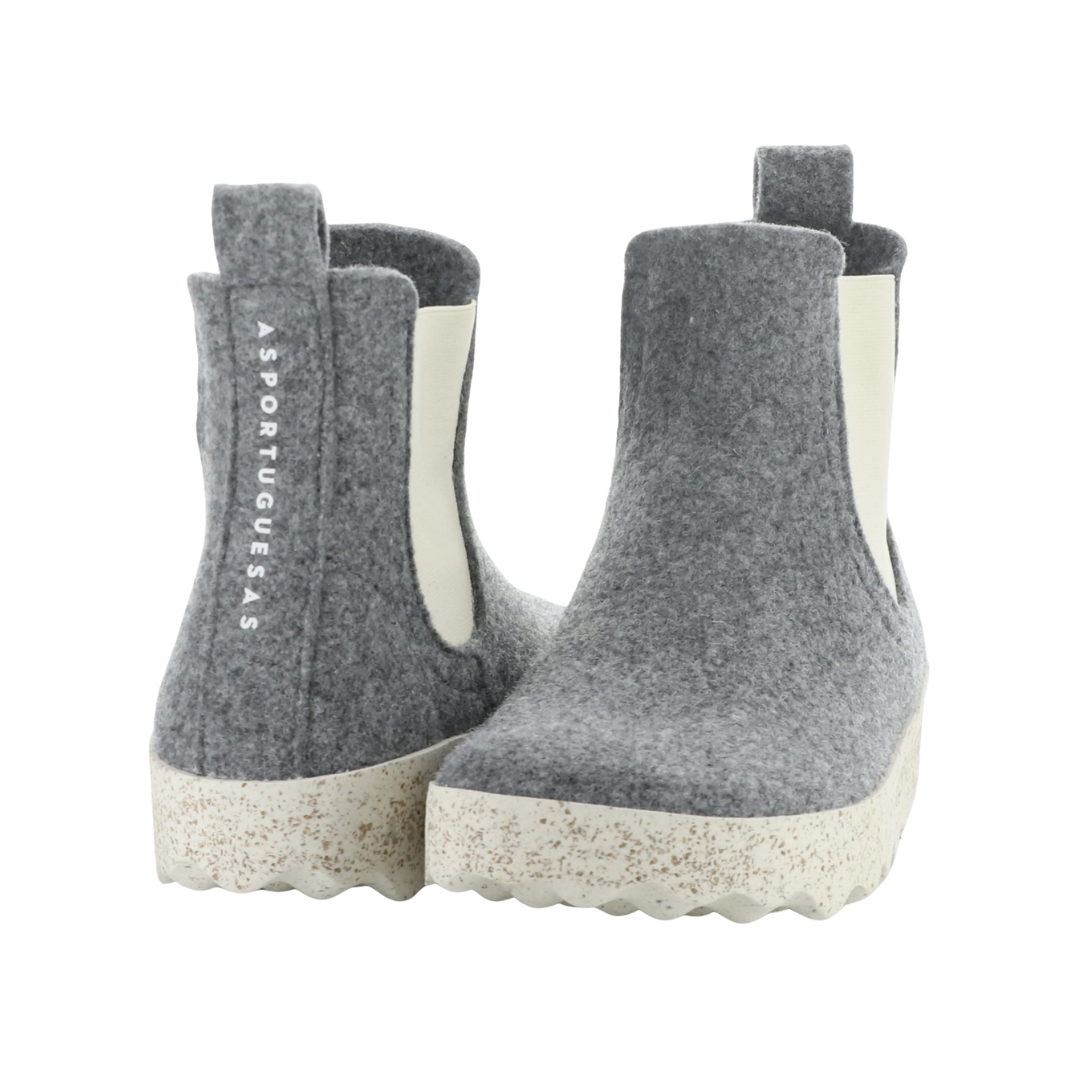 Front and Back view of Women’s Asportuguesas Caia in Concrete – featuring a rounded toe with soft felted wool upper in light concrete grey, twin elastic gore panels, and a seamless mid-cut slip-on silhouette for modern comfort.