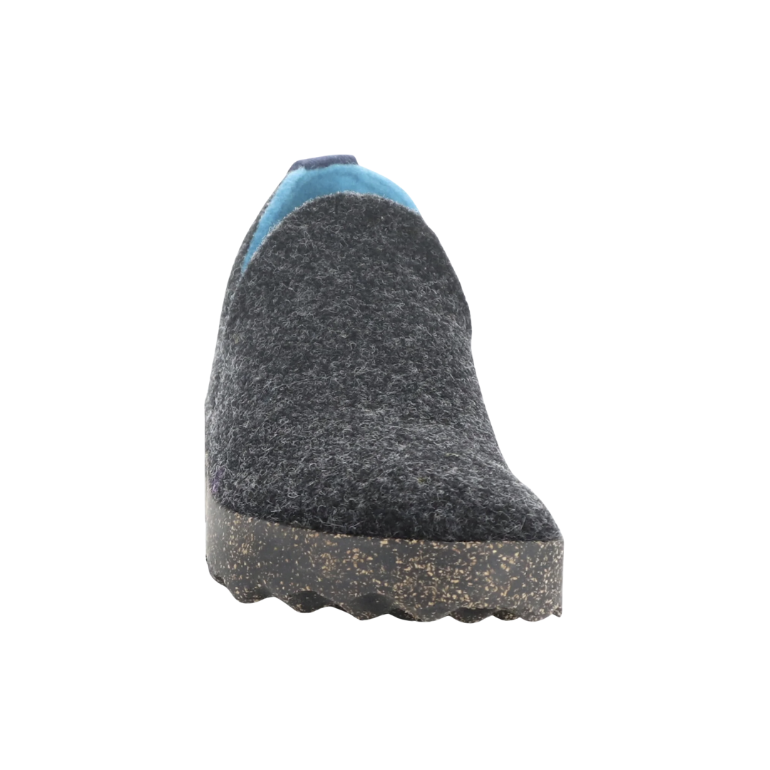 Front view of Women’s Asportuguesas City in Anthracite – featuring a wide, easy-on opening, softly molded shape for foot-hugging comfort, and smooth felt texture with tonal finish.