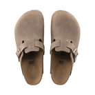Top view of women’s Birkenstock Boston Oiled Leather clog in tobacco brown – featuring a single adjustable buckle strap, contoured cork-latex footbed, and roomy closed-toe design for added coverage.