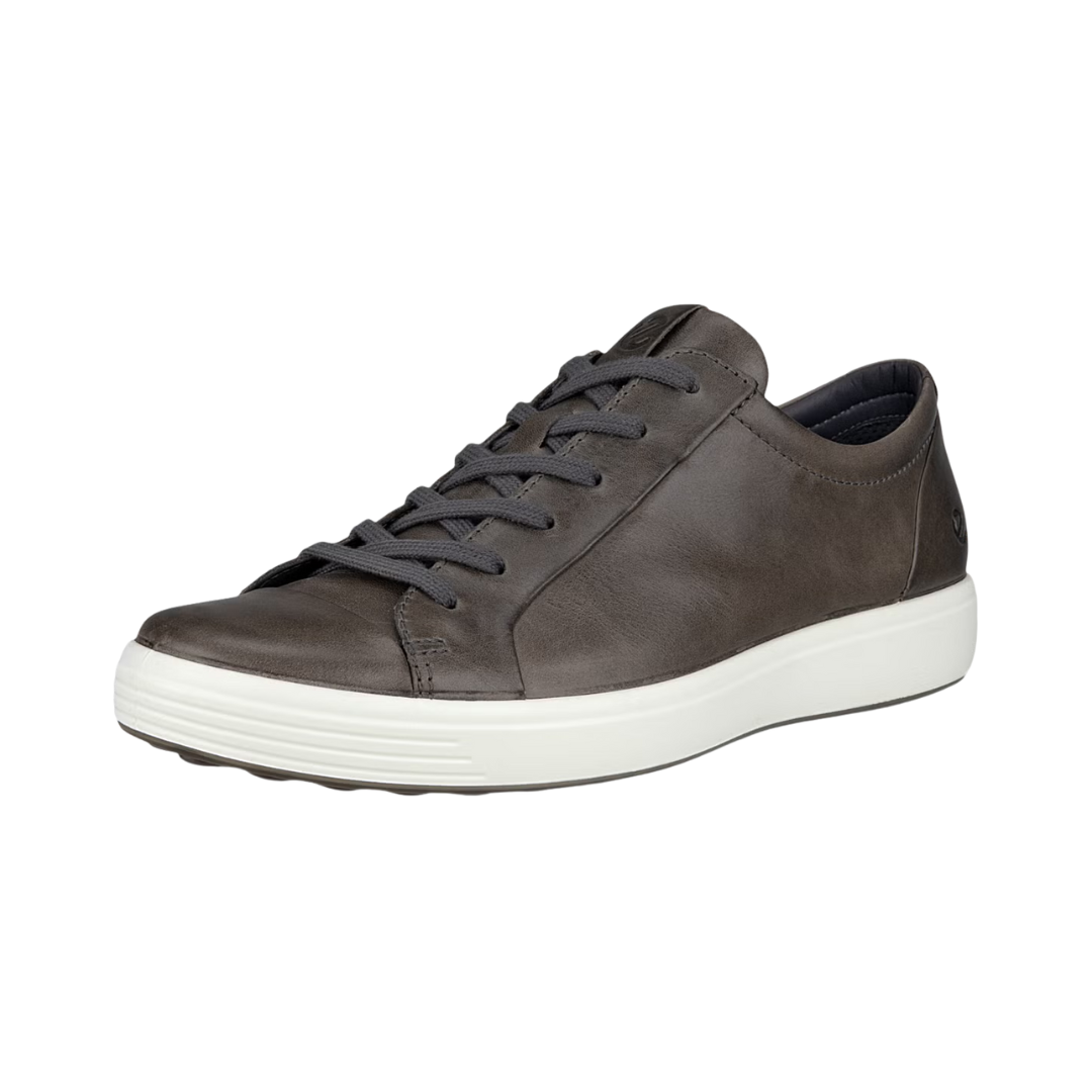 Side View of Men’s ECCO Soft 7 Sneaker in Titanium – featuring premium nubuck leather upper for modern style, FLUIDFORM™ sole construction for lightweight cushioning, and low-top design for versatile everyday wear.