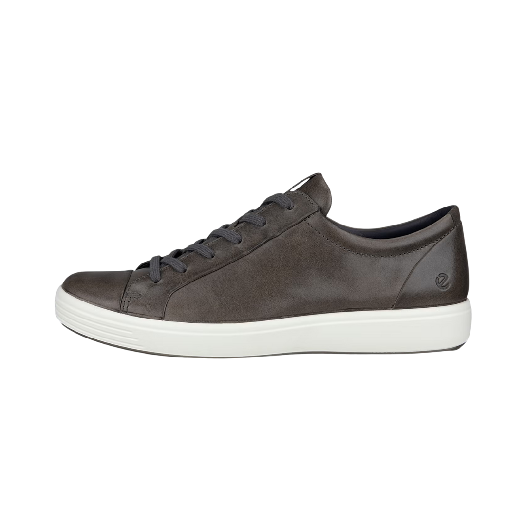 Side View of Men’s ECCO Soft 7 Sneaker in Titanium – featuring premium nubuck leather upper for modern style, FLUIDFORM™ sole construction for lightweight cushioning, and low-top design for versatile everyday wear.