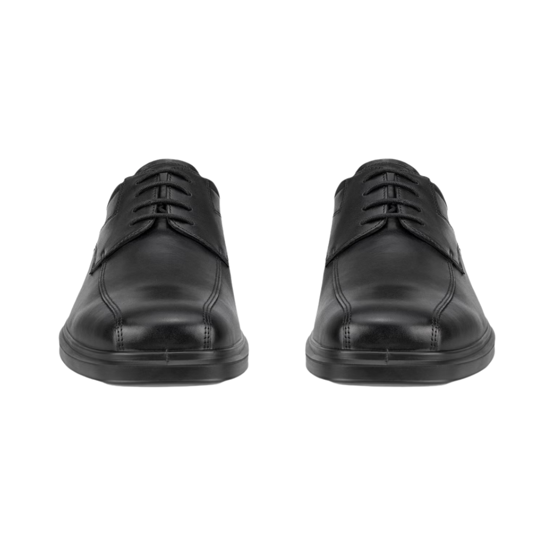 Front View of Men’s ECCO Helsinki 2 Bike Toe Derby Shoe in Black – featuring defined bike toe seam, rounded toe for timeless style, and smooth leather upper for a polished finish.