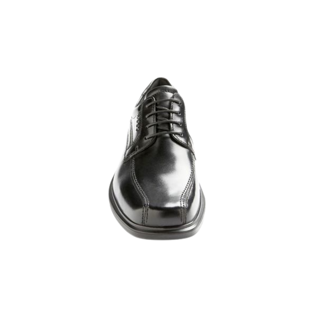 Front View of Men’s ECCO Helsinki Bike Toe Lace Dress Shoe in Black – featuring defined bike toe seam, traditional rounded toe box, and smooth leather upper for a polished appearance.