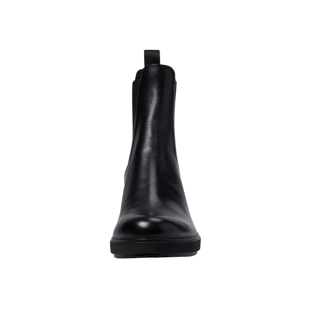 Front view of Women’s Ecco Metropole Zurich Chelsea boot in black – featuring rounded toe with smooth leather finish, clean stitching details, and classic Chelsea boot design.