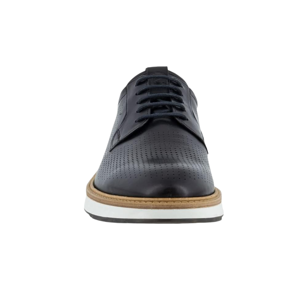 Front view of Men’s Ecco ST.1 Hybrid Derby shoe in black – featuring classic derby toe design with smooth leather finish, reinforced stitching for durability, and structured lacing system for a snug fit.
