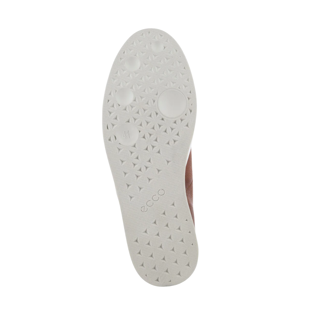Bottom view of Men’s Ecco Street Lite sneaker in whisky and coffee – featuring durable rubber outsole with textured grip for reliable traction, flexible sole to support natural foot movement, and abrasion-resistant construction for lasting wear.