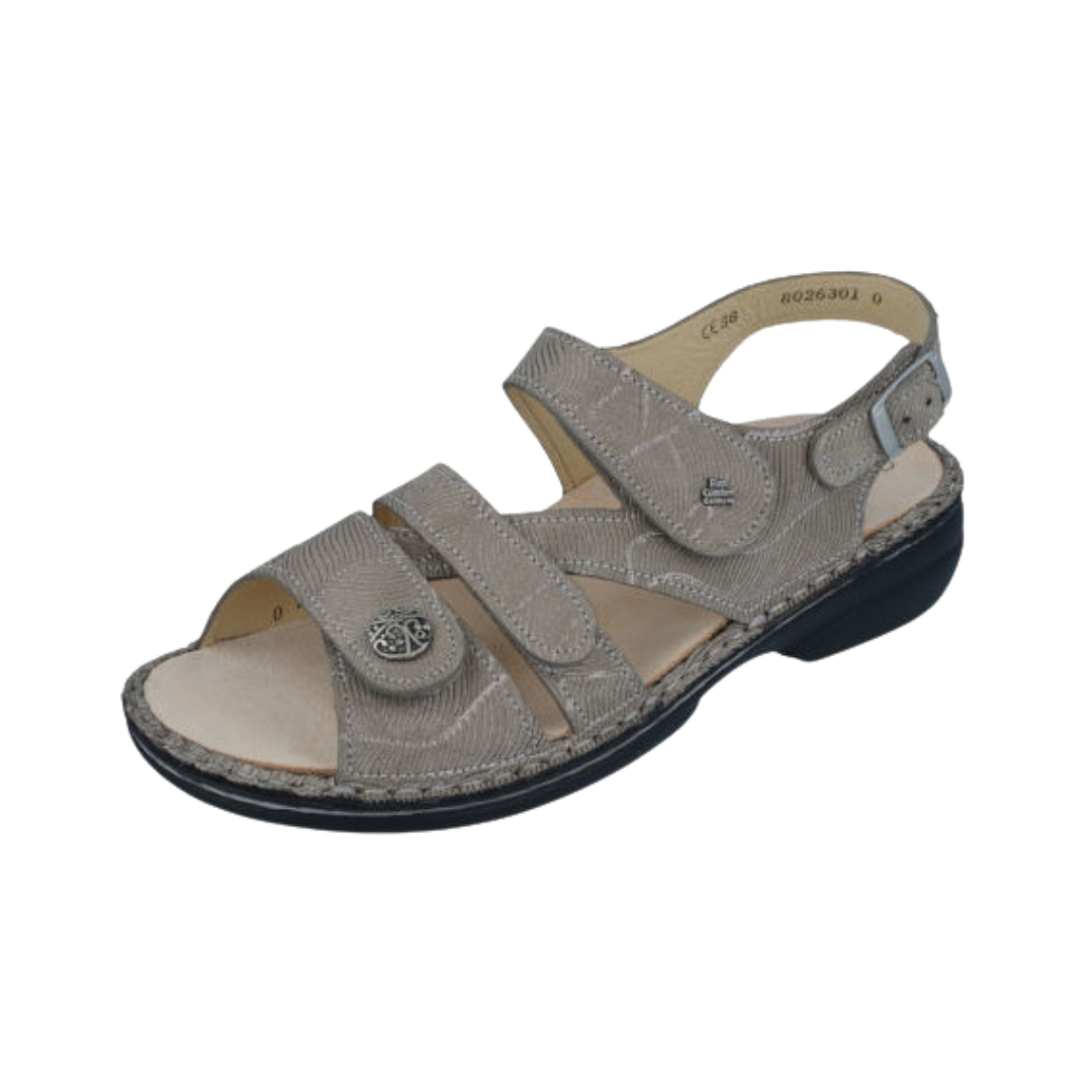 Angled View of Women’s Finn Comfort Gomera Sandstorm Shoe in Sandstorm Beige – featuring sleek design with soft leather finish, cushioned interior for all-day wear, and sturdy sole for support.