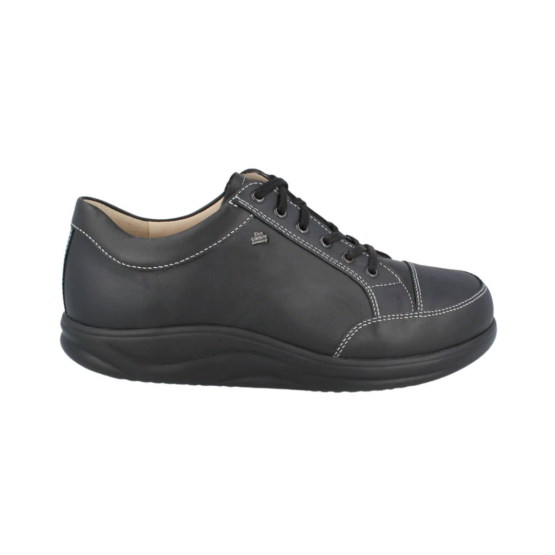 Side View of Men’s Finn Comfort Huelva Shoe in Black – featuring smooth leather upper for sleek style, cushioned footbed for comfort, and durable outsole for all-day support.