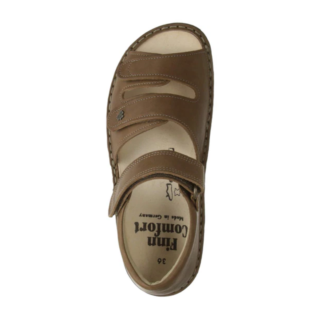 Top View of Women’s Finn Comfort Baltrum sandal in Nut Kansas leather – featuring three adjustable hook-and-loop straps, a full heel cover for added stability, and a removable orthopedic cork footbed for superior arch support and all-day comfort.