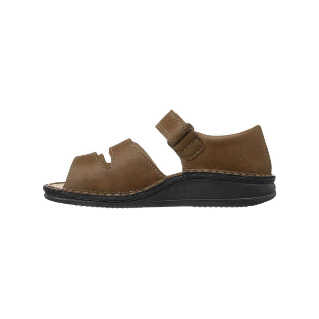 Side View of Women’s Finn Comfort Baltrum sandal in Nut Kansas leather – featuring three adjustable hook-and-loop straps, a full heel cover for added stability, and a removable orthopedic cork footbed for superior arch support and all-day comfort.