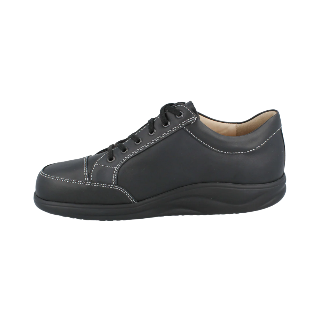 Side View of Men’s Finn Comfort Huelva Shoe in Black – featuring smooth leather upper for sleek style, cushioned footbed for comfort, and durable outsole for all-day support.