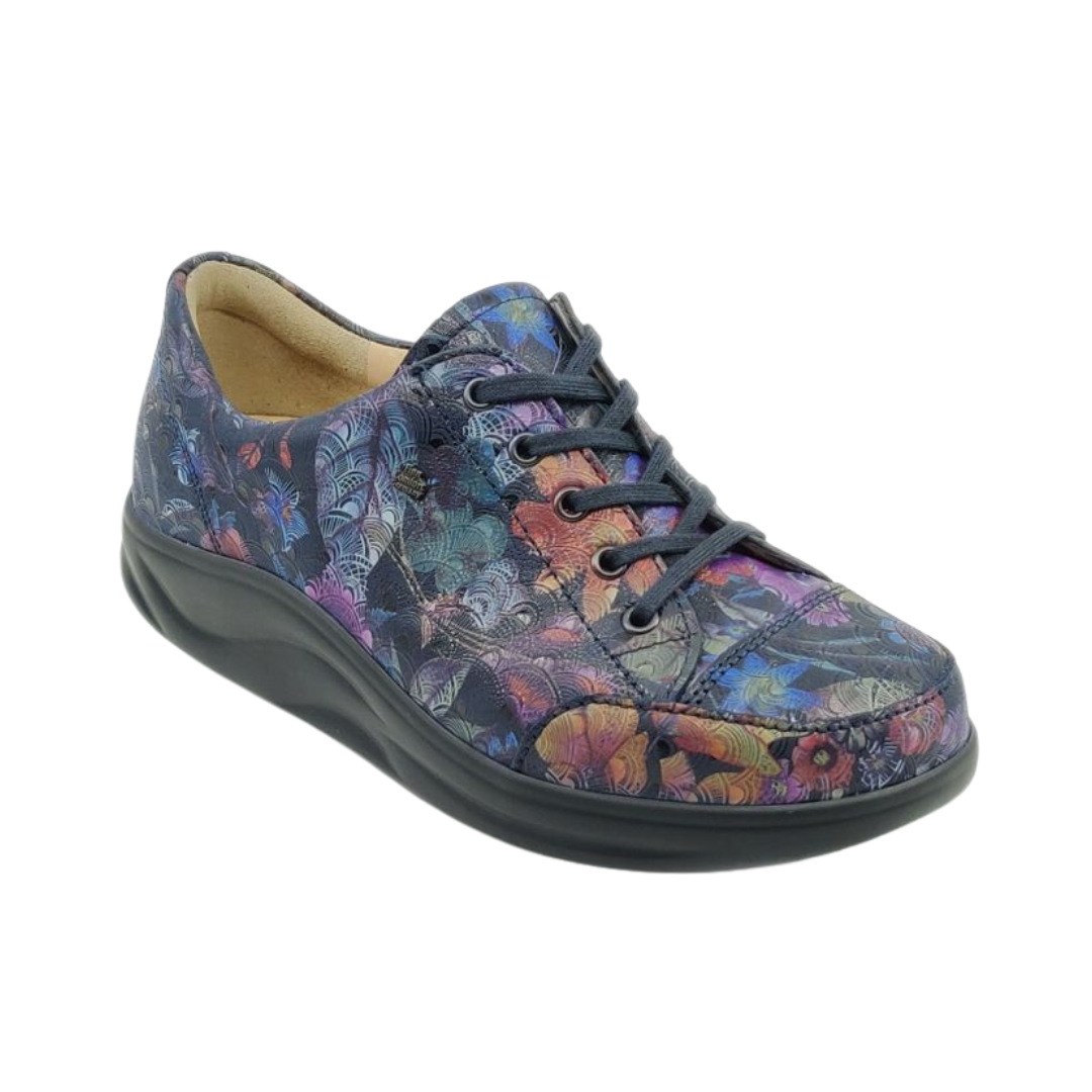 Side View of Women’s Finn Comfort Ikebukuro Darkblue Irpino Shoe in Dark Blue – featuring smooth leather upper for sleek style, cushioned footbed for comfort, and durable outsole for all-day support.