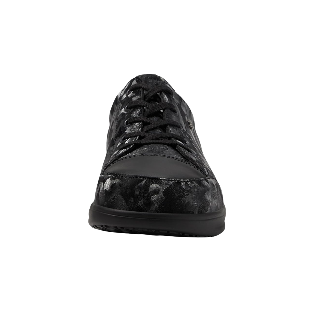 Front View of Women’s Finn Comfort Ikebukuro Nero Schwarz Diva Shoe in Black – featuring rounded toe for natural fit, smooth leather upper, and secure lace-up closure.
