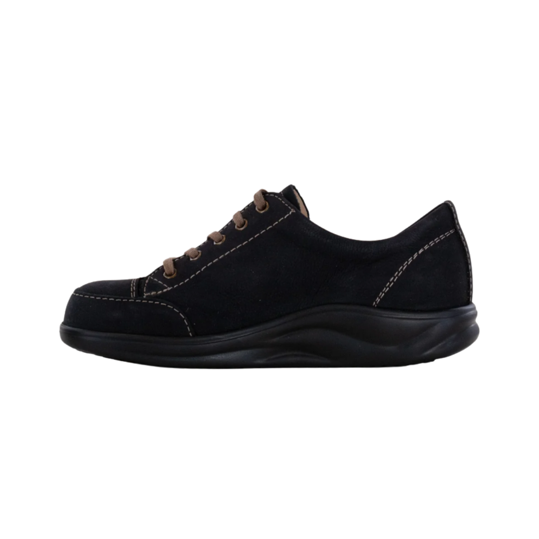 Side View of Women’s Finn Comfort Ikebukuro Nero Schwarz Diva Shoe in Black – featuring smooth leather upper for sleek style, cushioned footbed for comfort, and durable outsole for all-day wear.