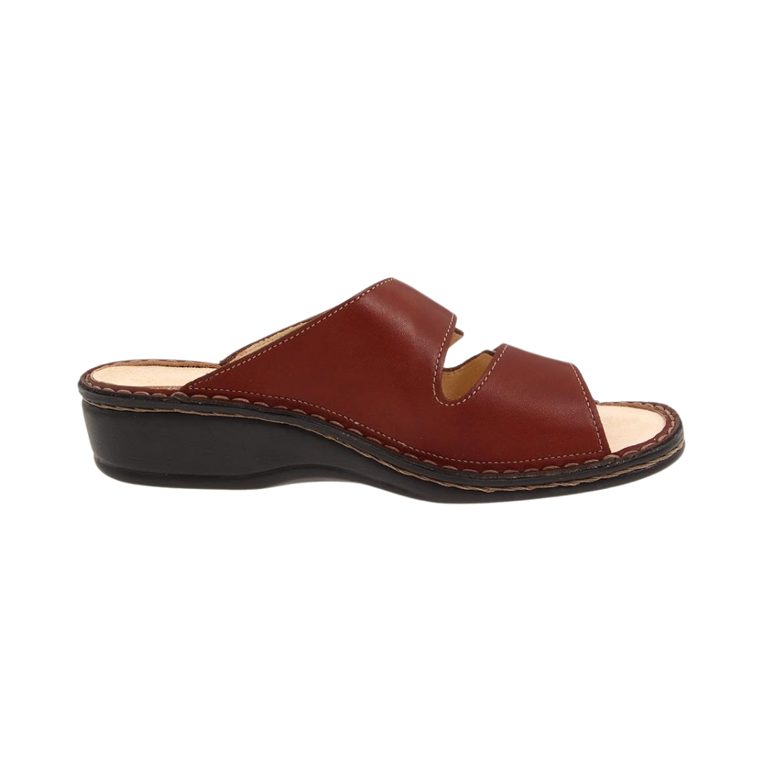 Side View of Women’s Finn Comfort Jamika-S Shoe in Brandy Brown – featuring smooth leather upper for classic style, cushioned footbed for all-day comfort, and flexible rubber outsole for natural movement.