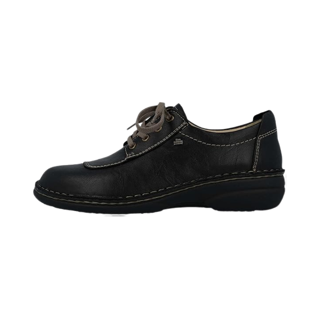 Side View of Women’s Finn Comfort Lexington Schwarz Black Plissee Shoe in Black – featuring premium leather upper with pleated design, cushioned footbed for comfort, and supportive sole for all-day wear.