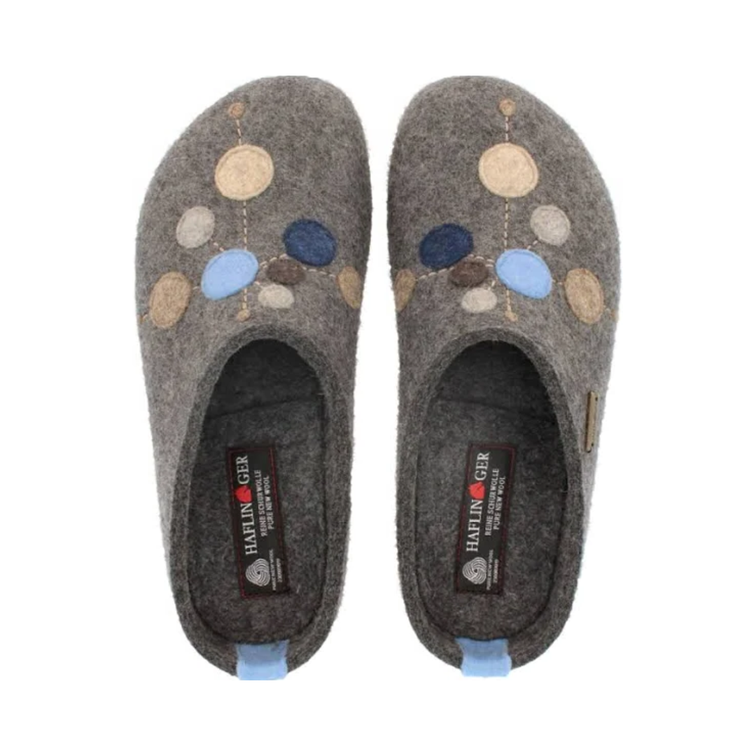 Top View of Women’s Haflinger Faible slipper in grey – featuring a wide toe box, plush wool lining, and adjustable buckle strap for customized fit.