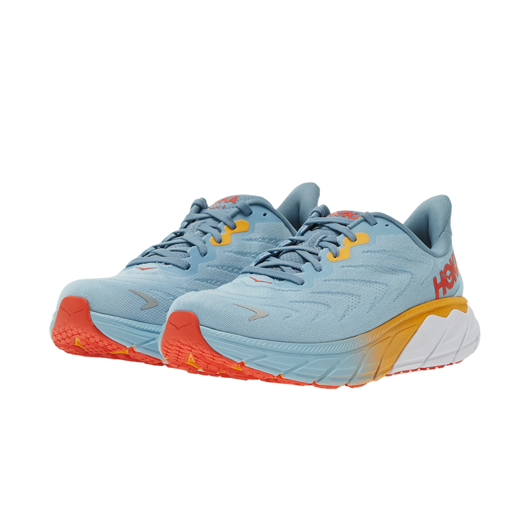 Angled view of Men’s Arahi 6 running shoe in summer song and mountain spring – featuring breathable mesh panels for ventilation, supportive midsole with medial post for stability, and sleek silhouette optimized for running efficiency.