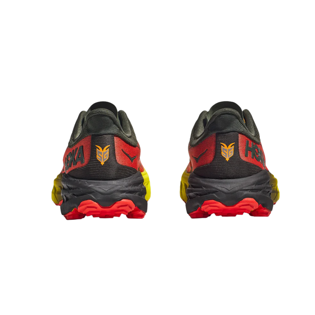 Back view of Men’s Speedgoat 5 trail running shoe in thyme and fiesta – featuring molded heel counter for rearfoot stability, pull tab for easy on and off, and reflective accents for visibility in low-light conditions.
