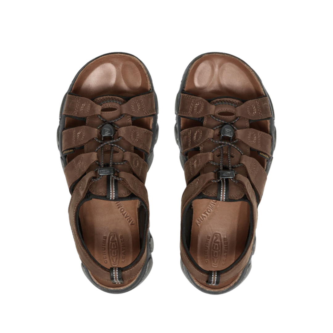 Top view of Men’s Daytona II Sandal in Bison/Black – displaying dark bison brown leather straps, black mesh underlays, and an anatomically molded footbed designed for support and natural movement.