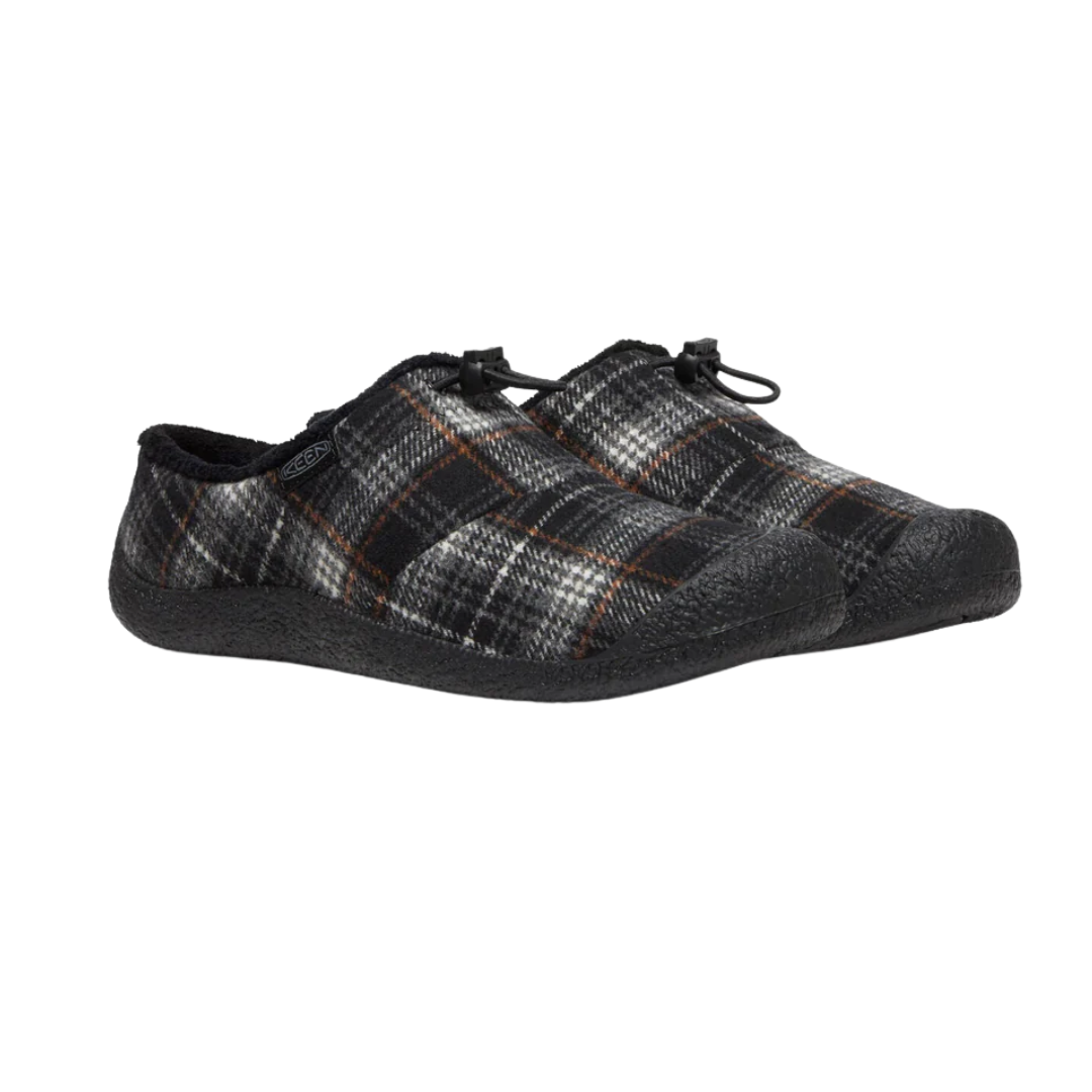 Side View of Women’s Keen Howser III Slide in black plaid and steel grey – featuring fleece lining, cushioned footbed, and non-marking rubber outsole for cozy, casual comfort.