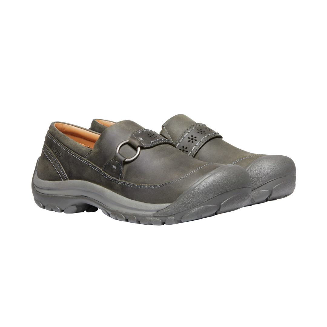 Side view of Women’s Kaci II Slip-On in castor grey and raven – featuring a water-resistant leather upper for light weather protection, supportive EVA midsole for underfoot comfort, and easy slip-on design with side goring for a flexible fit.
