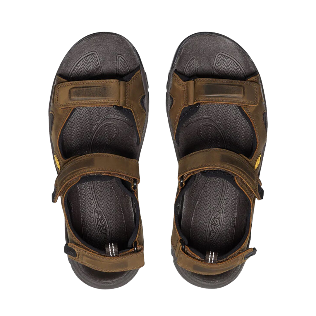 Top view of Men’s Targhee III Open Toe Sandal in bison and mulch – featuring padded straps with quick-dry lining, breathable open toe design for airflow, and contoured footbed with arch support.