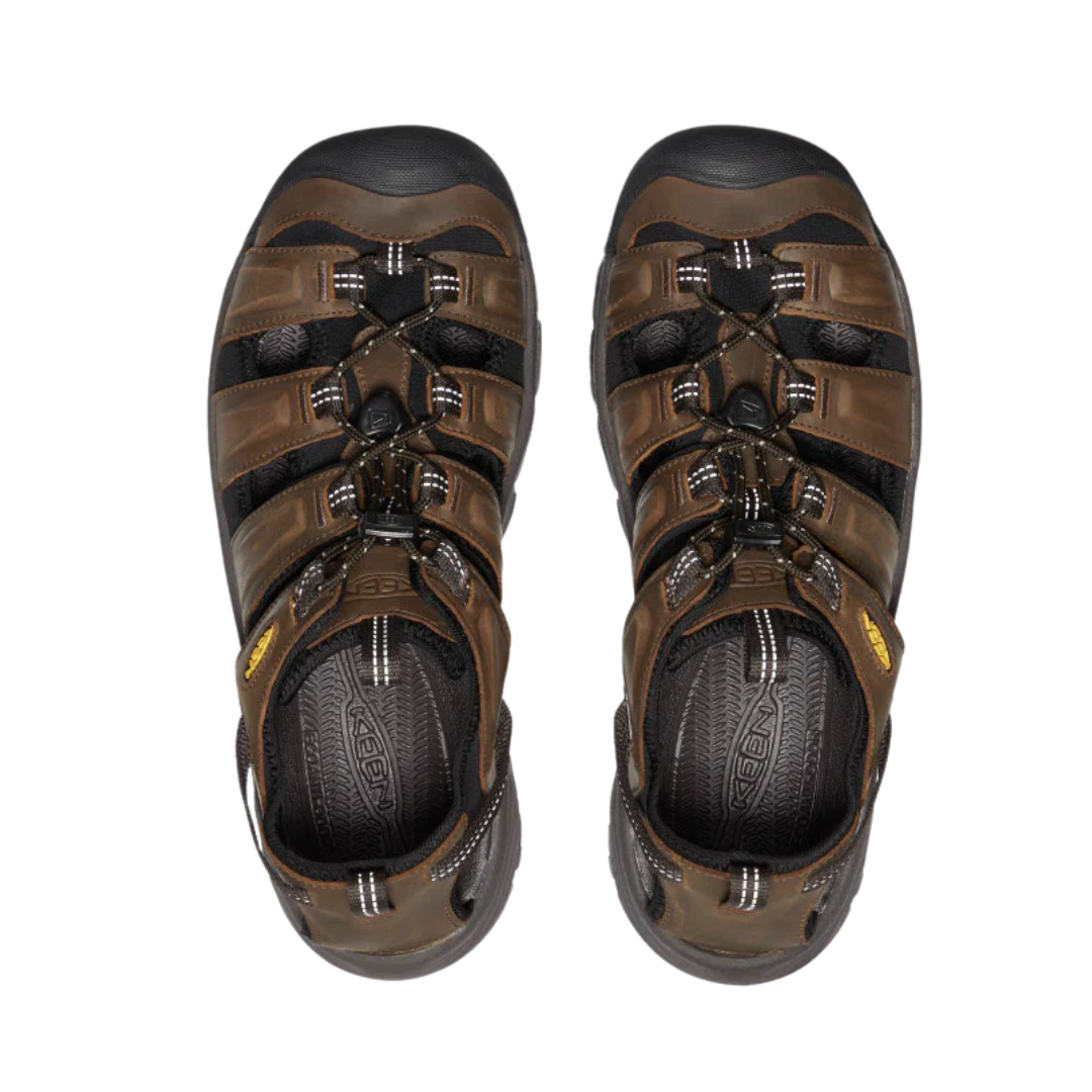 Top view of Men’s Targhee III Sandal in bison and mulch – featuring padded straps with quick-dry lining, breathable open design for airflow, and contoured footbed with arch support.