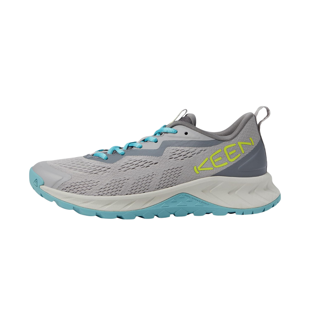 Side view of Women’s Versacore Speed shoe in alloy and reef waters – featuring a breathable performance mesh upper for lightweight ventilation, versatile outsole design for gym-to-trail traction, and secure lace-up closure for a snug, athletic fit.