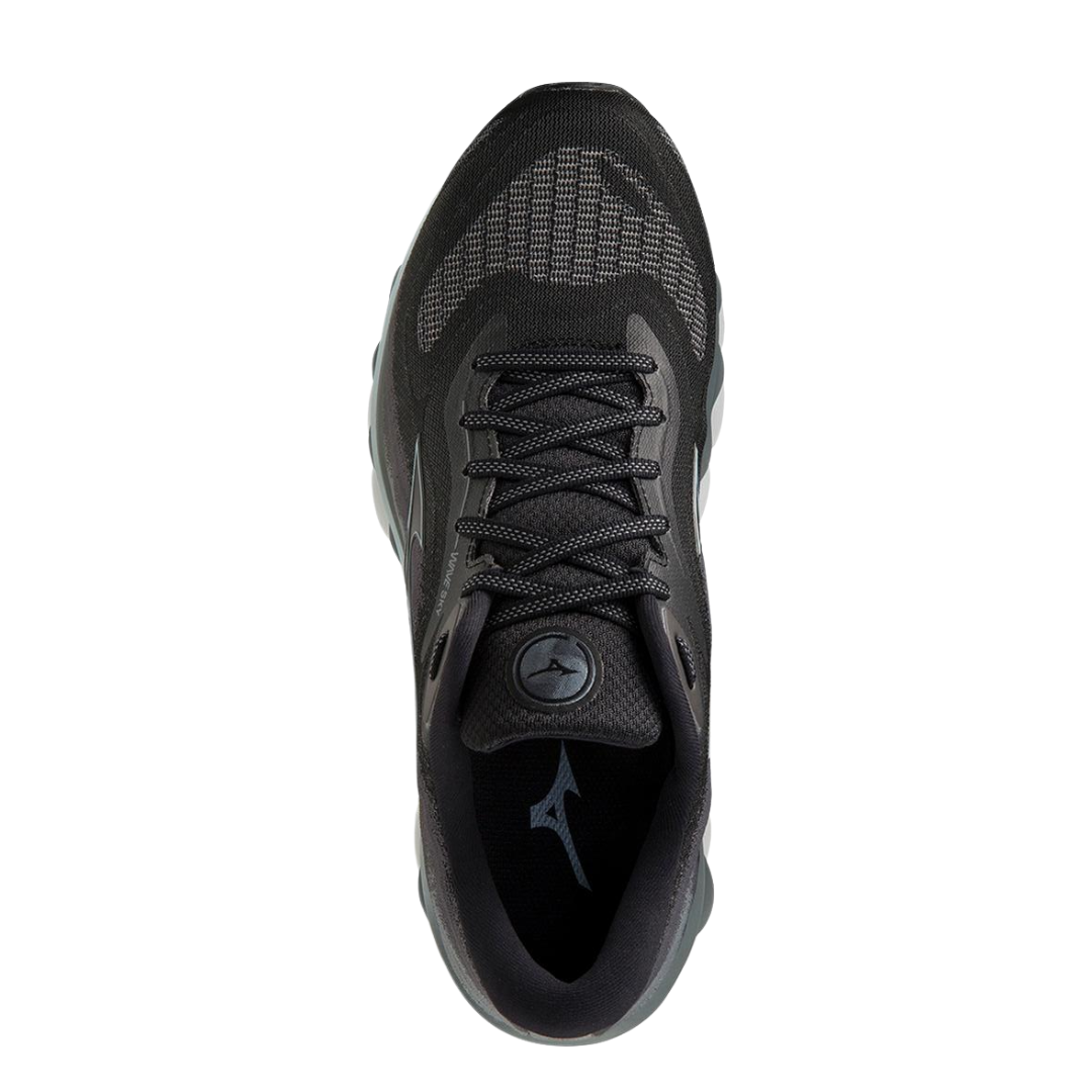Top view of Men’s Wave Sky 7 running shoe in black and glacier ridge – featuring a seamless padded tongue, wide toe box for natural splay, and engineered mesh for airflow and moisture control.