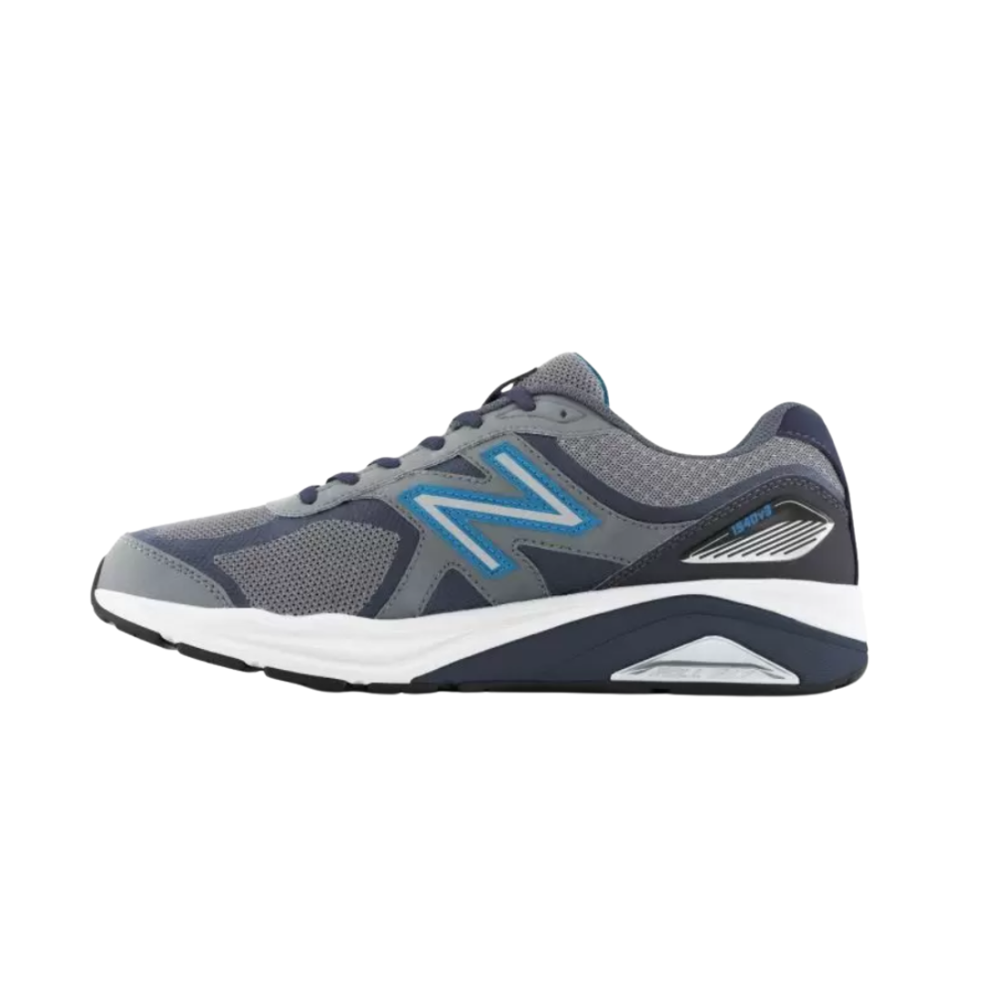 Side view of Men’s New Balance 1540v3 walking shoe in marblehead black – featuring a reinforced toe box, cushioned forefoot, and breathable mesh panels.
