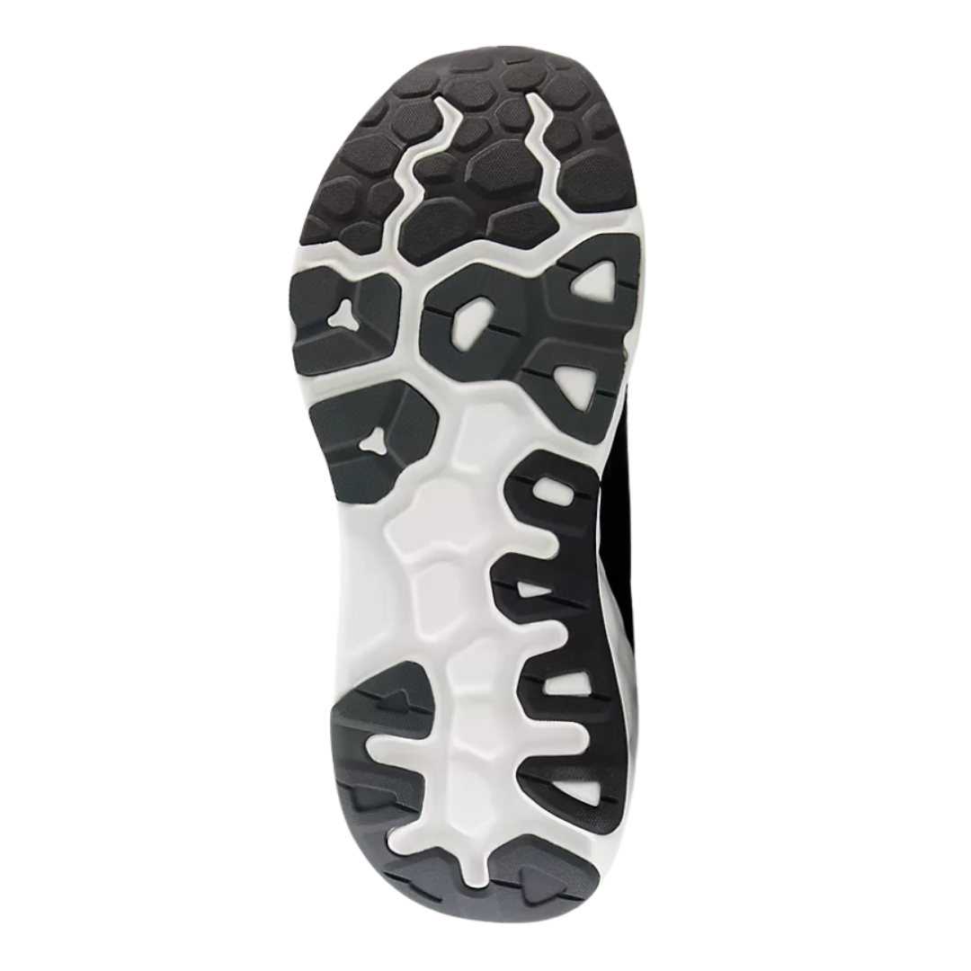 Bottom view of Men’s New Balance Fresh Foam X 840v1 running shoe in Blacktop and Black – featuring a durable rubber outsole with multidirectional grip for excellent traction.