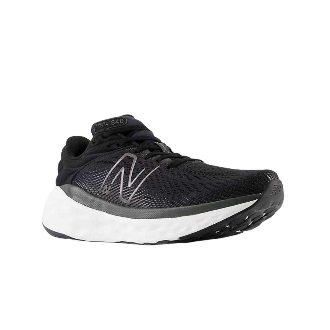 Side view of Men’s New Balance Fresh Foam X 840v1 running shoe in Blacktop and Black – featuring lightweight design with supportive overlays and responsive cushioning.