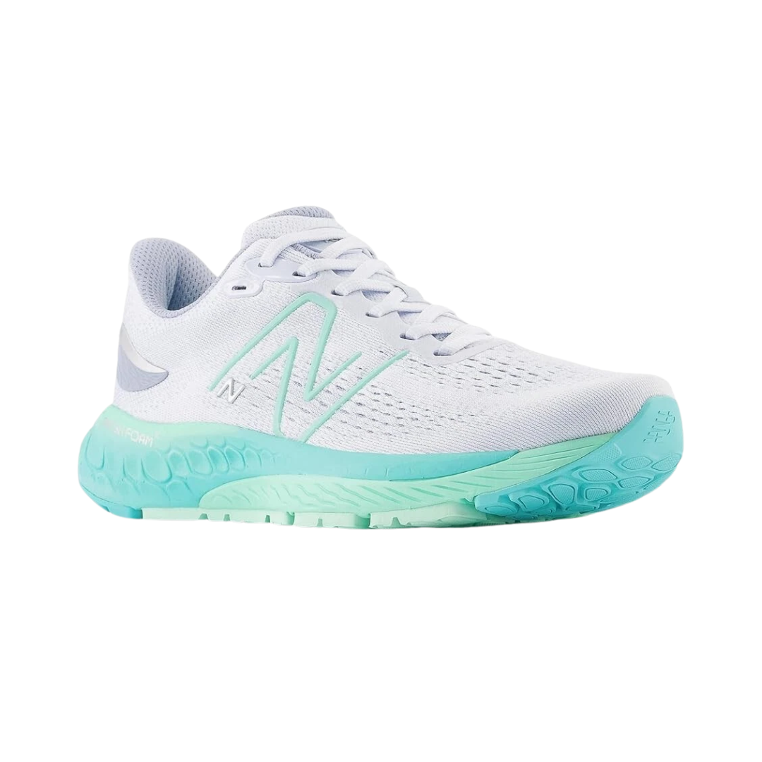 Side view of Women’s New Balance Fresh Foam X 880v12 in Starlight/Bright Mint/Cyber Jade – featuring Fresh Foam X midsole cushioning for a soft, smooth ride, and a sleek design for modern aesthetics.