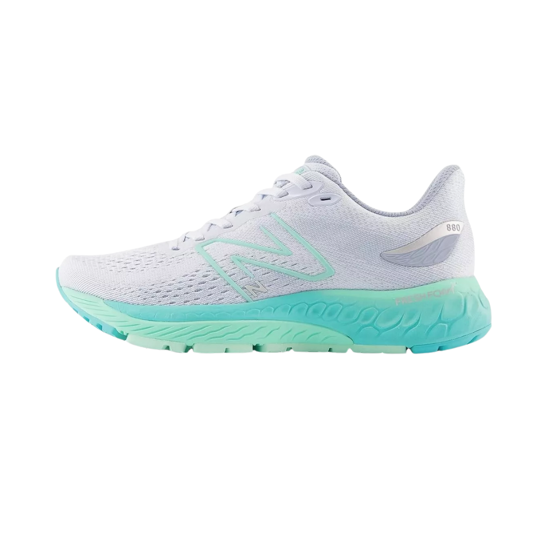 Side view of Women’s New Balance Fresh Foam X 880v12 in Starlight/Bright Mint/Cyber Jade – featuring Fresh Foam X midsole cushioning for a soft, smooth ride, and a sleek design for modern aesthetics.