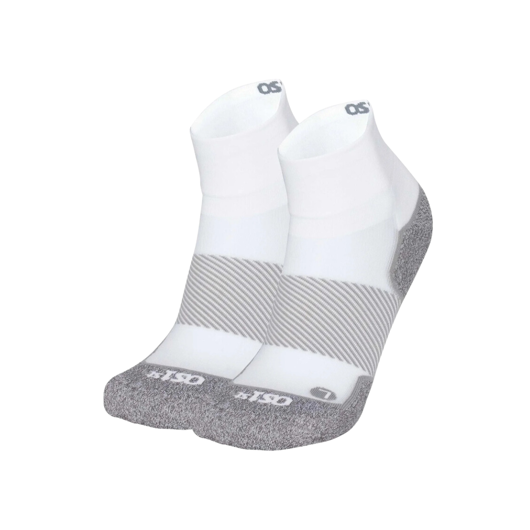 Side view of Unisex OS1st Active Comfort quarter crew socks in white and grey – featuring ergonomic arch support, padded sole for shock absorption, moisture-wicking fabric, and designed to relieve foot discomfort during daily activities.