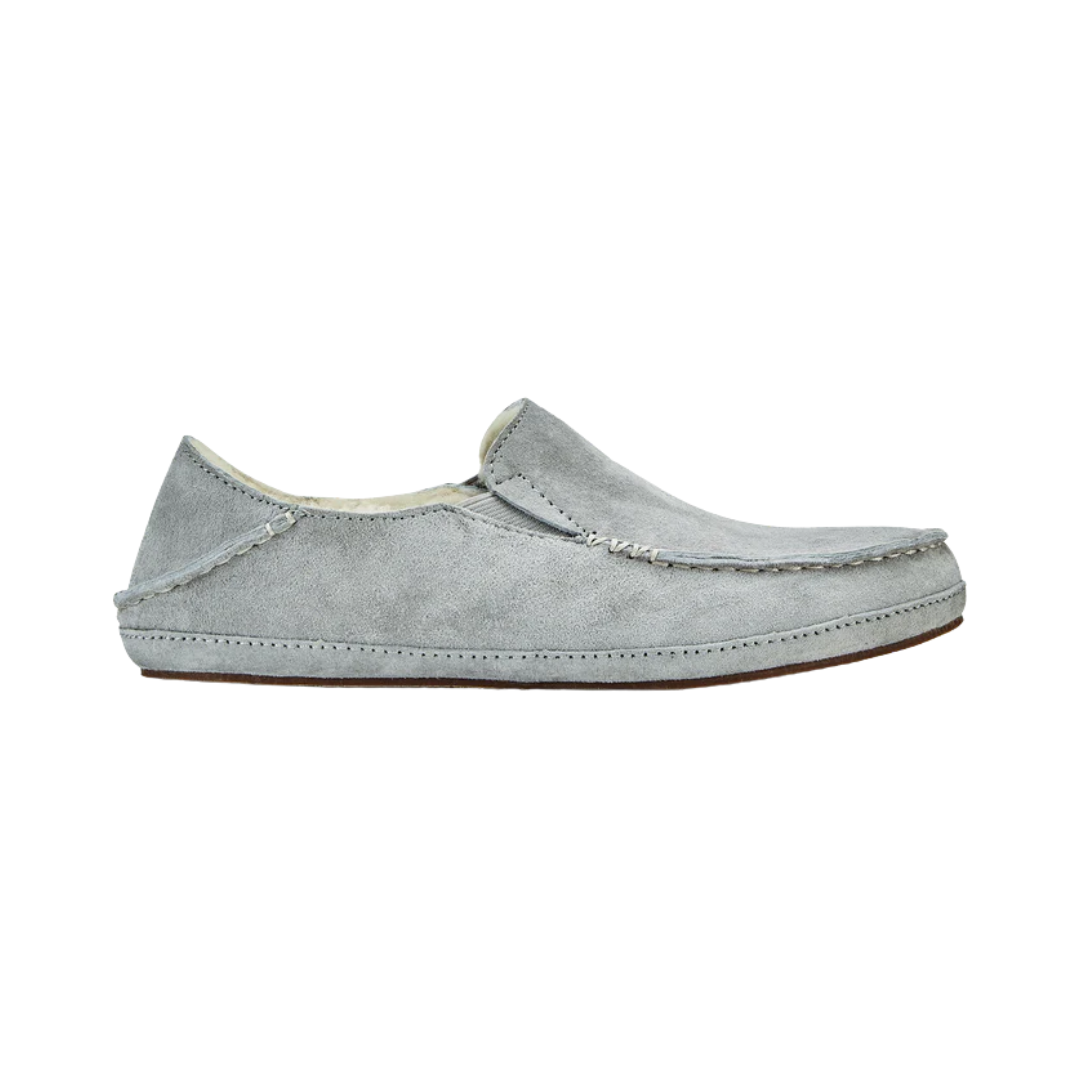 Side view of Women’s Olukai Nohea Slipper in pale grey – featuring suede upper, cozy sherpa lining, and non-marking rubber pods for indoor-outdoor wear.