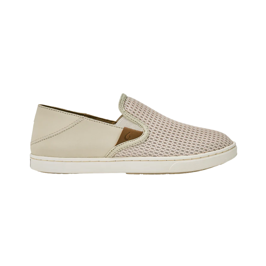 Side view of Women’s Olukai Pehuea slip-on in Tapa Tapa pattern – featuring dual-gore panels, breathable mesh lining, and non-marking rubber outsole with wet-grip traction.