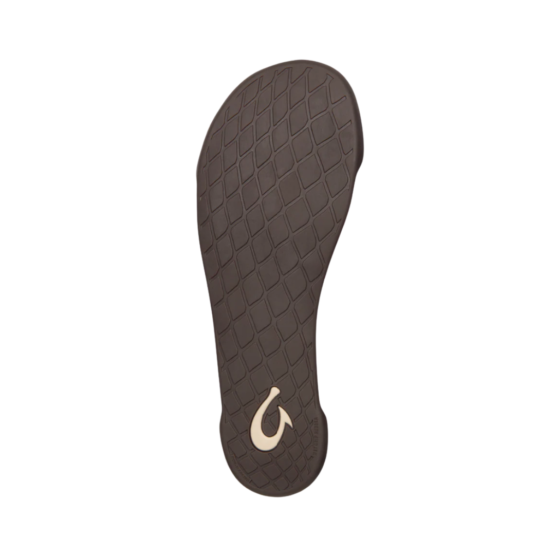 Bottom View of Men’s Olukai Kipuka Hulu slipper in toffee – featuring a durable non-marking rubber outsole, slip-resistant traction, and lightweight flexibility.