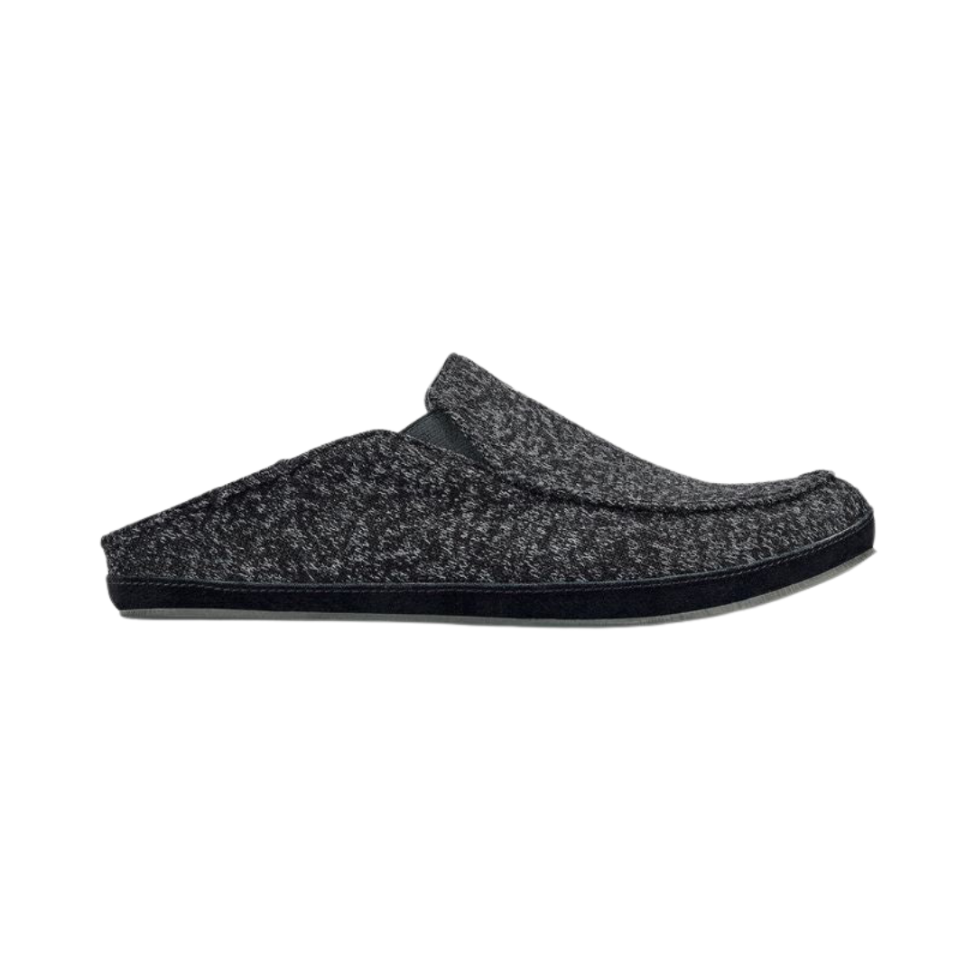 Side View of Men’s Olukai Moloa Hulu slipper in black – featuring a premium suede upper, cozy wool lining, and versatile indoor-outdoor sole.