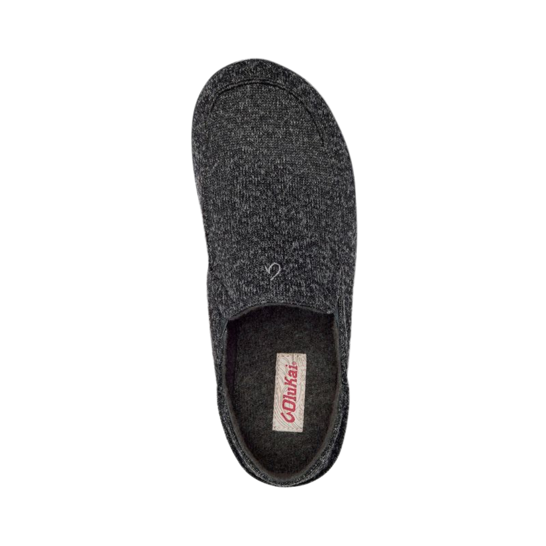 Top View of Men’s Olukai Moloa Hulu slipper in black – featuring a premium suede upper, cozy wool lining, and versatile indoor-outdoor sole.