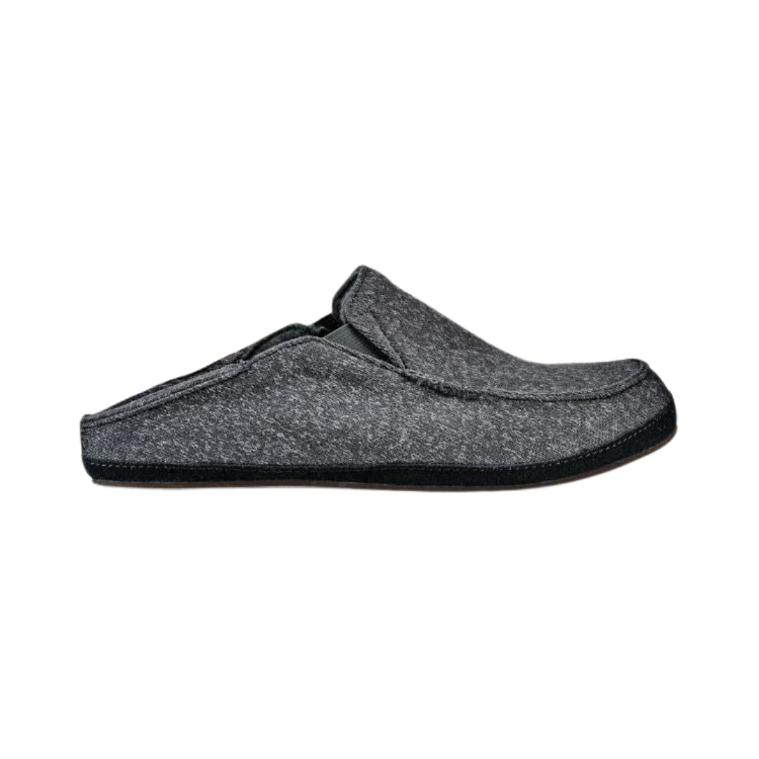 Side View of Men’s Olukai Moloa Hulu slip-on shoe in dark shadow – featuring premium nubuck leather, cozy shearling lining, and a collapsible Drop-In Heel® for versatile wear.