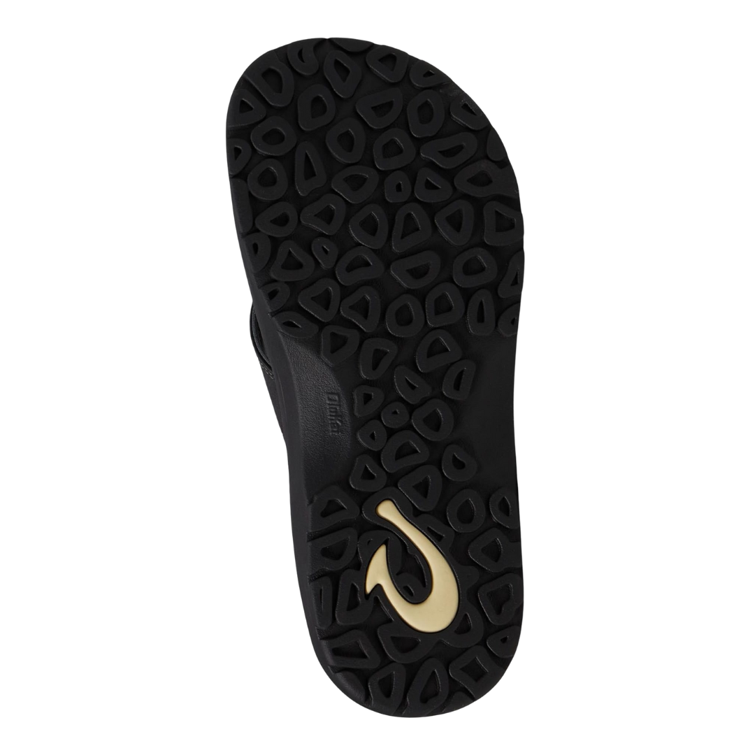 Bottom view of Men’s Olukai Ohana sandal in Black/Dark Shadow – featuring a non-marking rubber outsole with coral reef lug pattern, multidirectional tread for superior wet-dry traction, and molded heel for added stability.