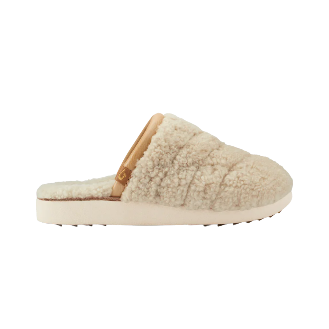 Side View of Women’s Olukai Pupu Mau in tapa – featuring a soft cushioned footbed, lightweight breathable construction, and a flexible non-marking rubber outsole.