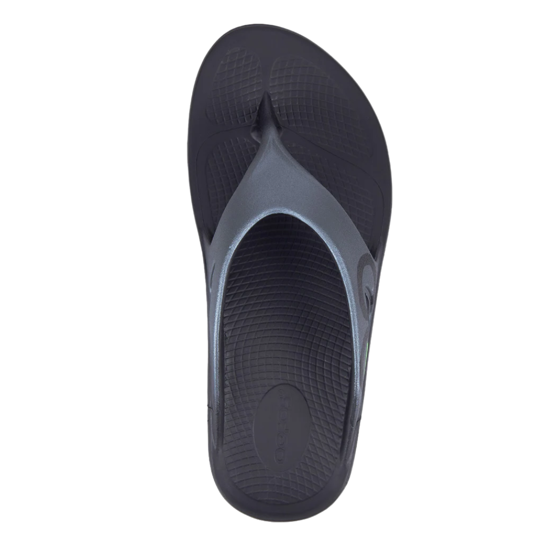 Top view of Women’s OOFOS OOriginal Sport Sandal in graphite – featuring a streamlined thong-style strap in a matte graphite finish, soft toe post, anatomically molded footbed with subtle texture, and a clean silhouette designed for all-day comfort.