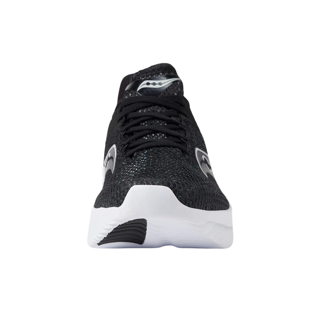 Front view of Men’s Saucony Kinvara 14 in Black/White – featuring a streamlined black mesh toe box, minimal overlays for breathability, and flat black laces for a secure, lightweight racing fit.