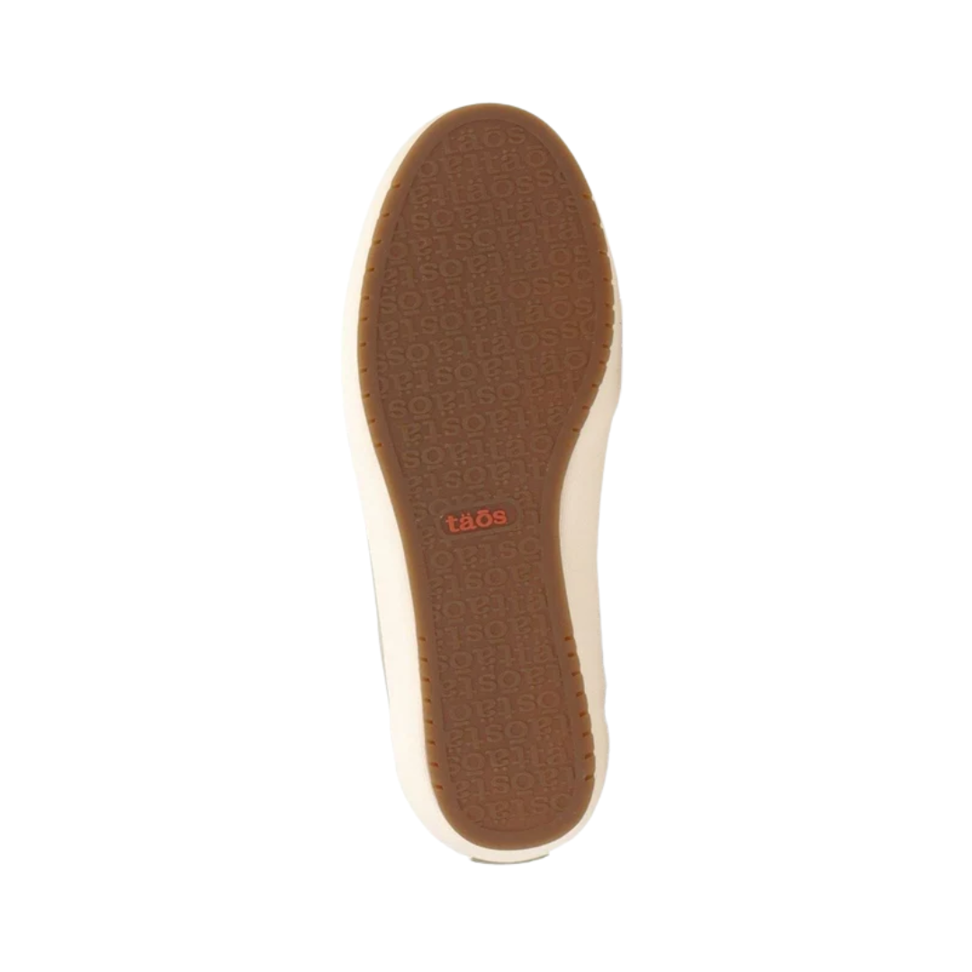 Bottom View of Women’s Taos Shooting Star Shoe in Sage Beige – featuring a durable rubber outsole with slip-resistant tread pattern, flexible construction for natural movement, and lightweight cushioning for all-day comfort.